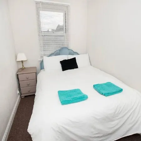 Cormorant - Beautiful 2 Bed With Sea Views Old Town Apartment *