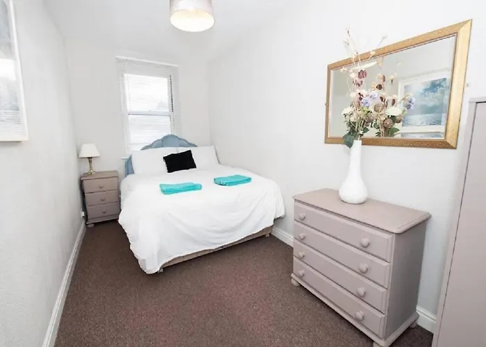 Cormorant - Beautiful 2 Bed With Sea Views Old Town